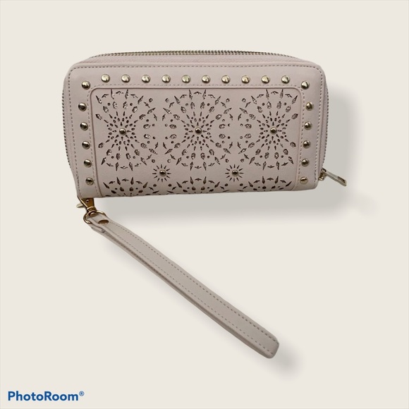 Handbags - NWOT Clutch wallet